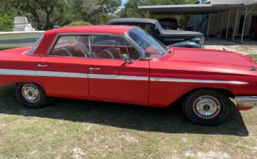 Chevrolet-Impala-1961-Sedan-2