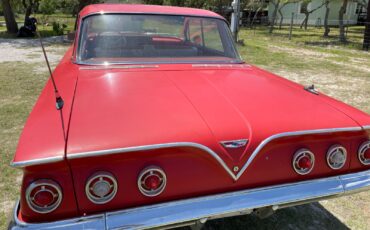 Chevrolet-Impala-1961-Sedan-3