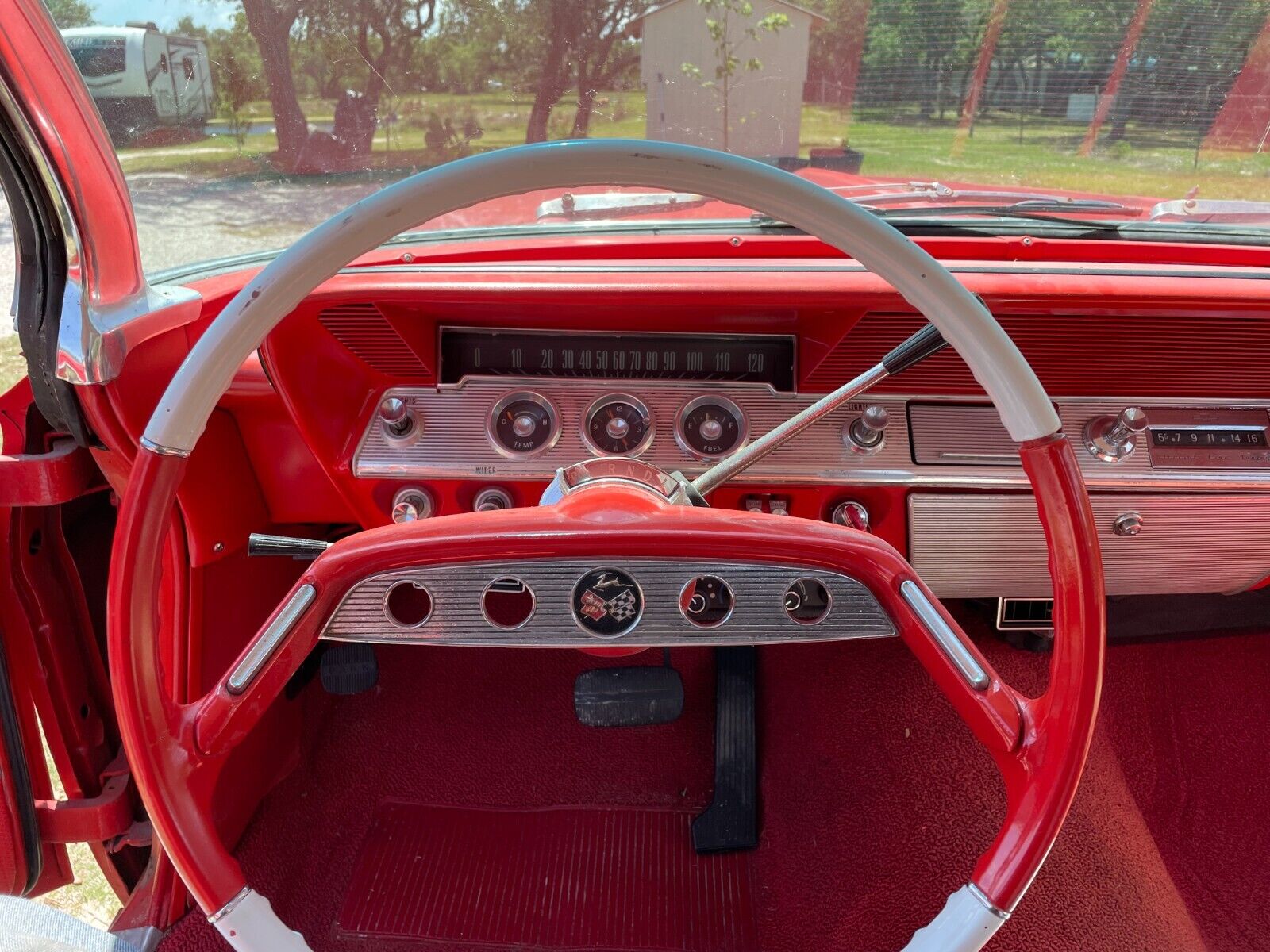 Chevrolet-Impala-1961-Sedan-6