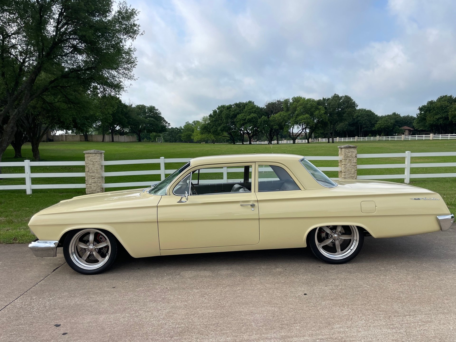 Chevrolet-Impala-1962-2