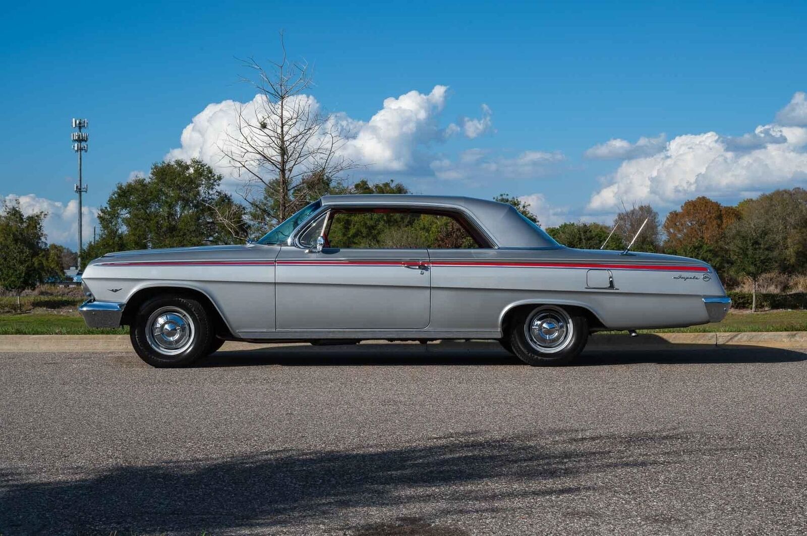 Chevrolet-Impala-1962-2-Door-1