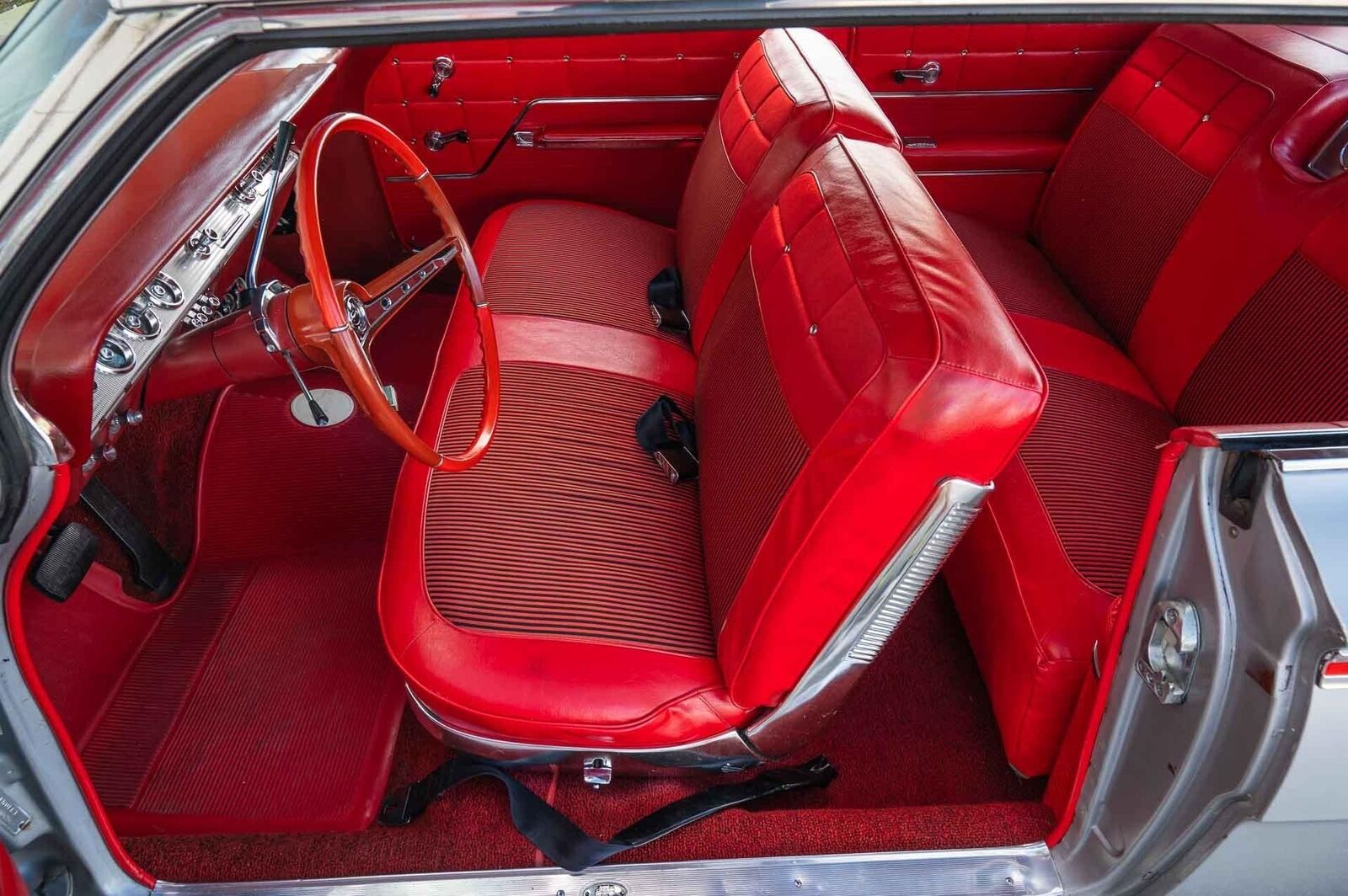 Chevrolet-Impala-1962-2-Door-11