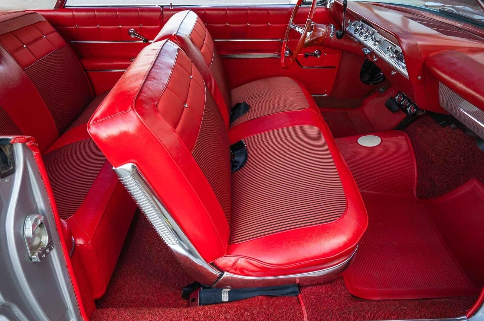 Chevrolet-Impala-1962-2-Door-12