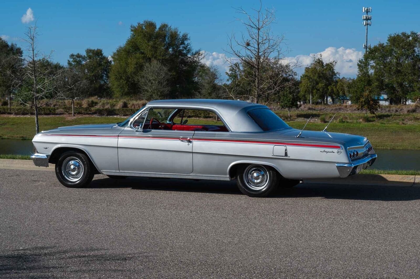 Chevrolet-Impala-1962-2-Door-21