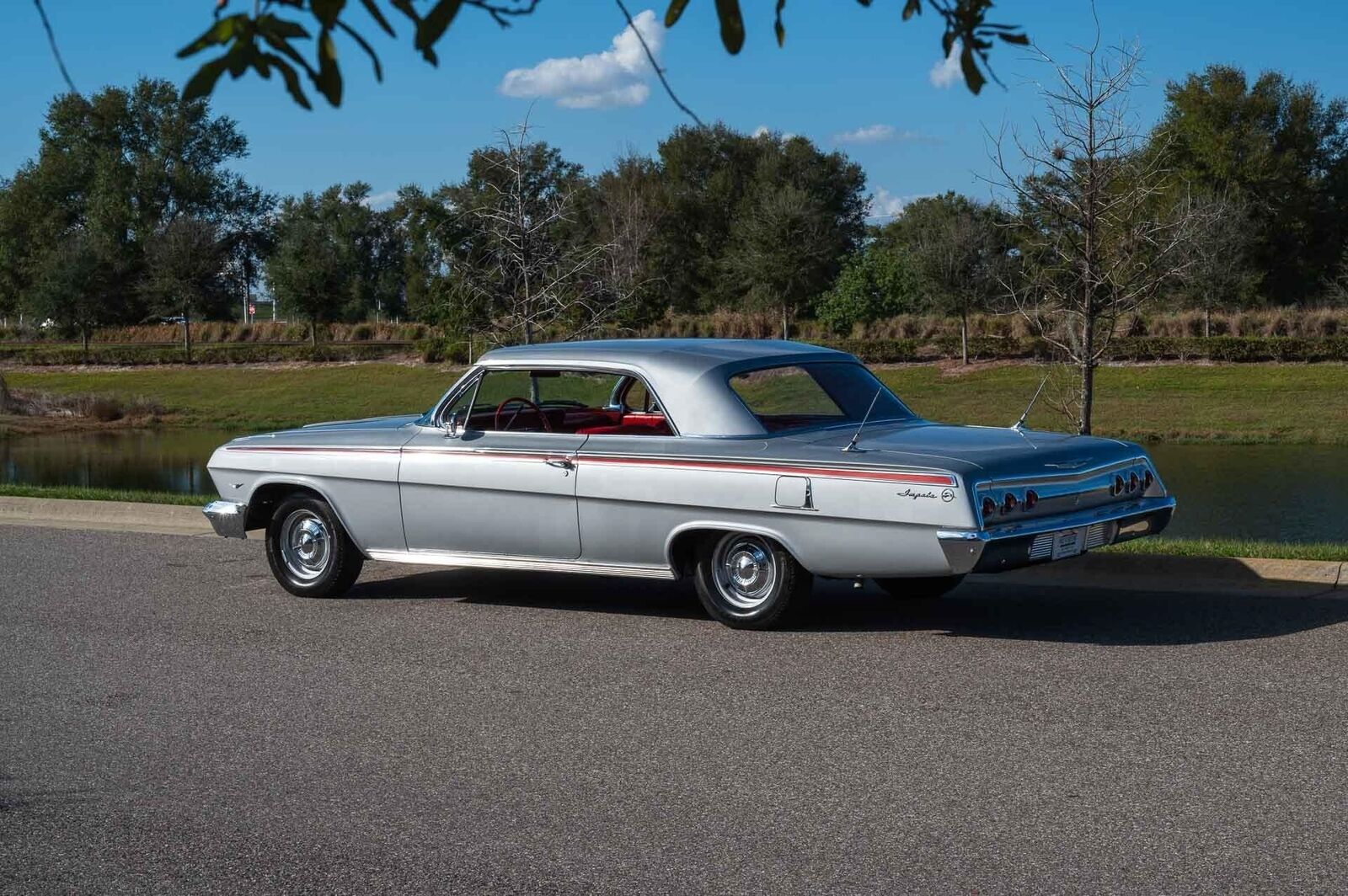 Chevrolet-Impala-1962-2-Door-22