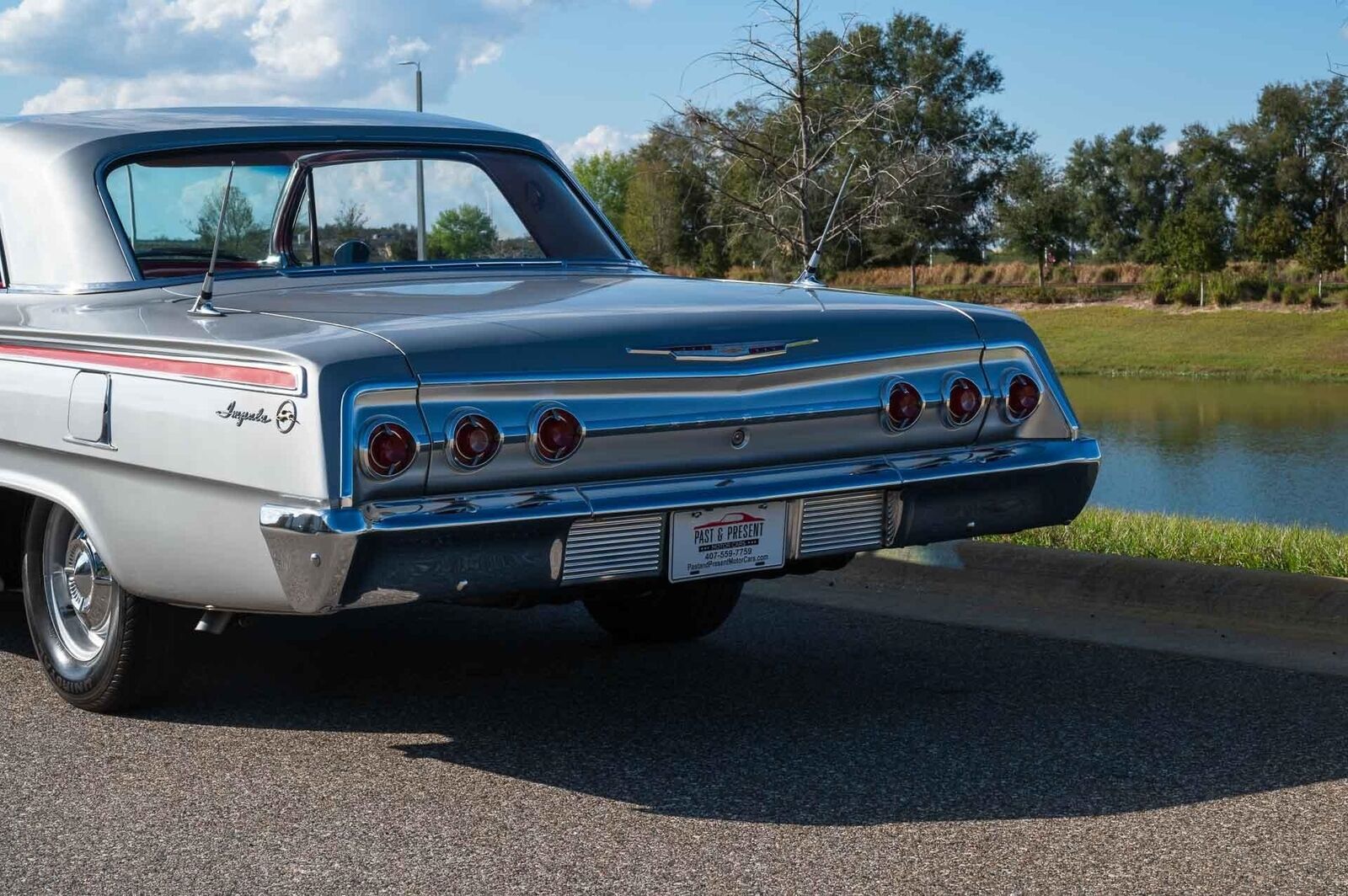 Chevrolet-Impala-1962-2-Door-24