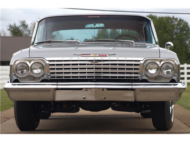 Chevrolet-Impala-1962-2-Door-Hardtop-1