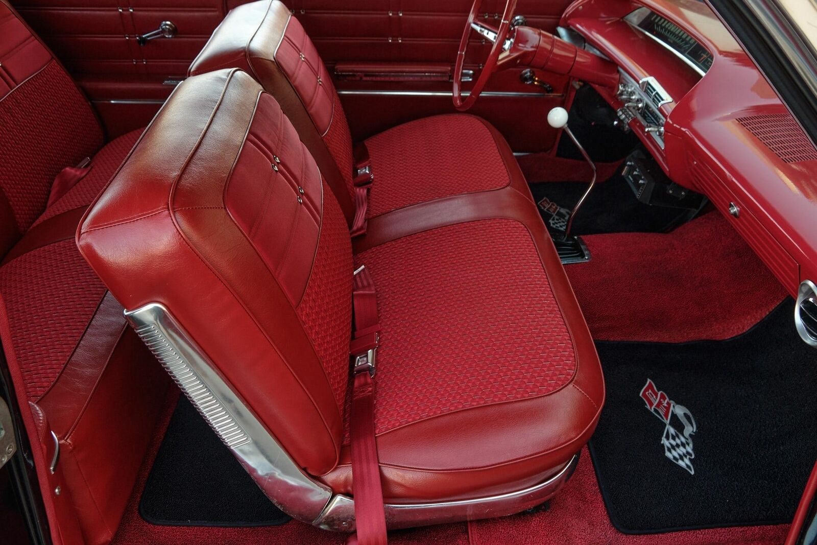 Chevrolet-Impala-1963-2-Door-13