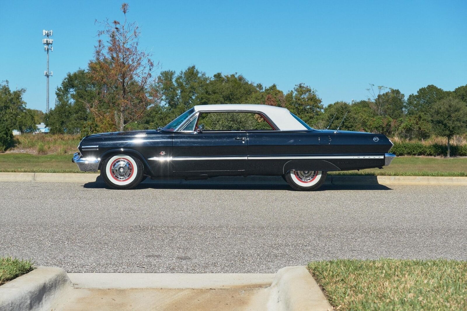 Chevrolet-Impala-1963-2-Door-17