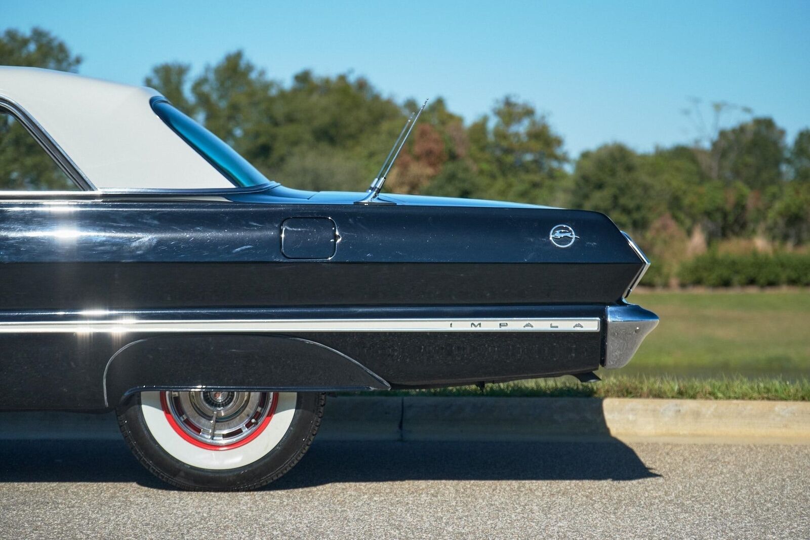 Chevrolet-Impala-1963-2-Door-20