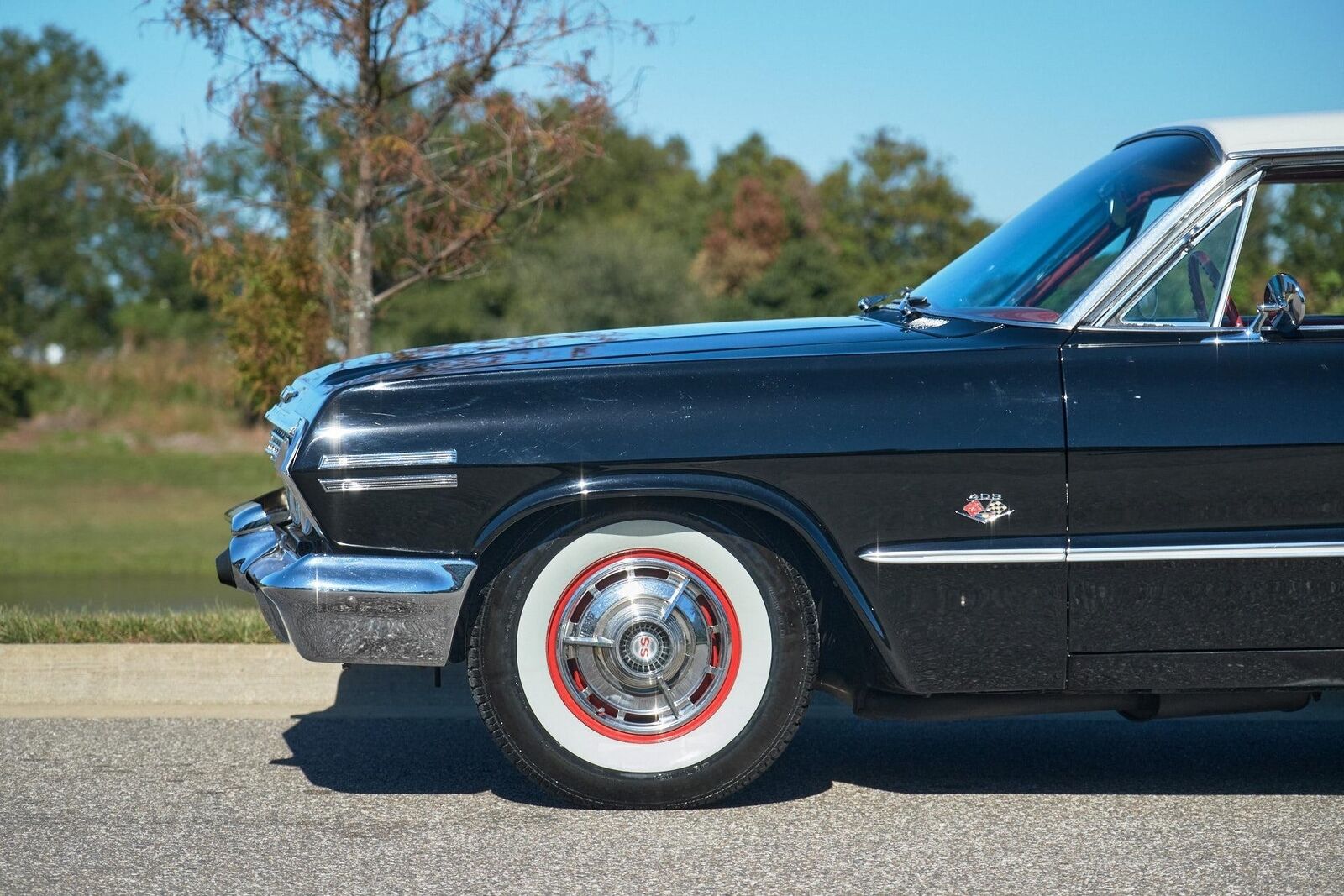 Chevrolet-Impala-1963-2-Door-21