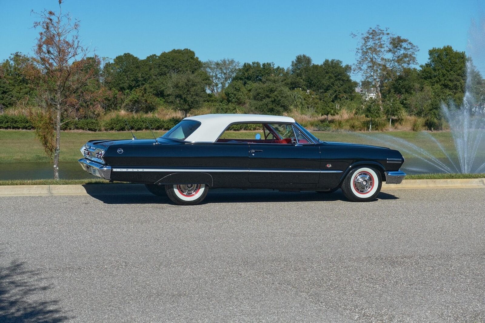 Chevrolet-Impala-1963-2-Door-29