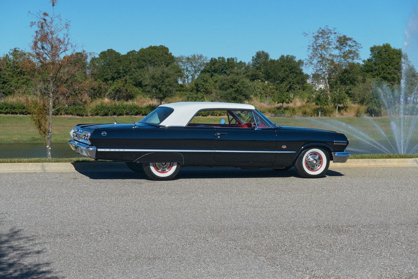 Chevrolet-Impala-1963-2-Door-30