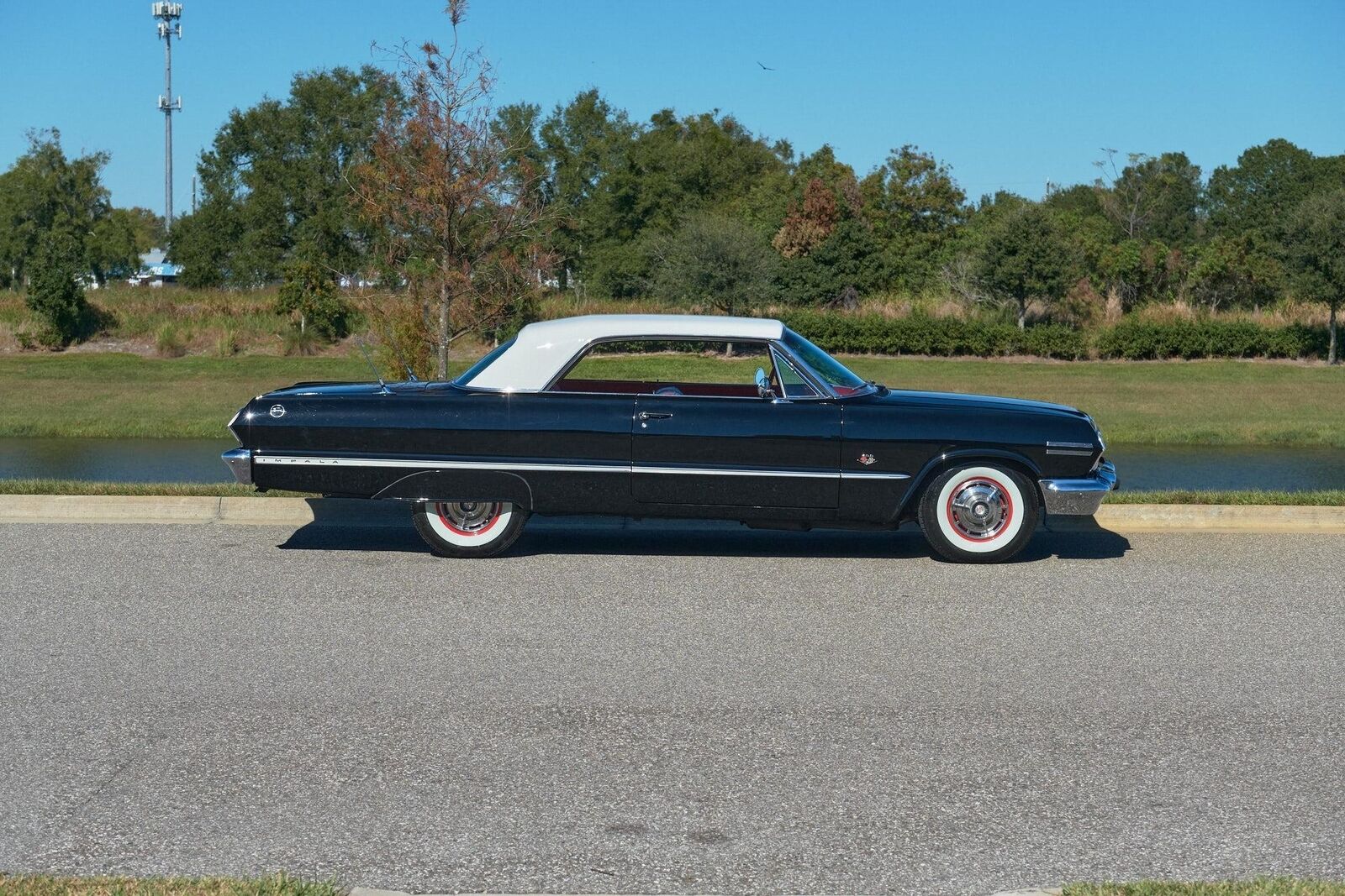 Chevrolet-Impala-1963-2-Door-32