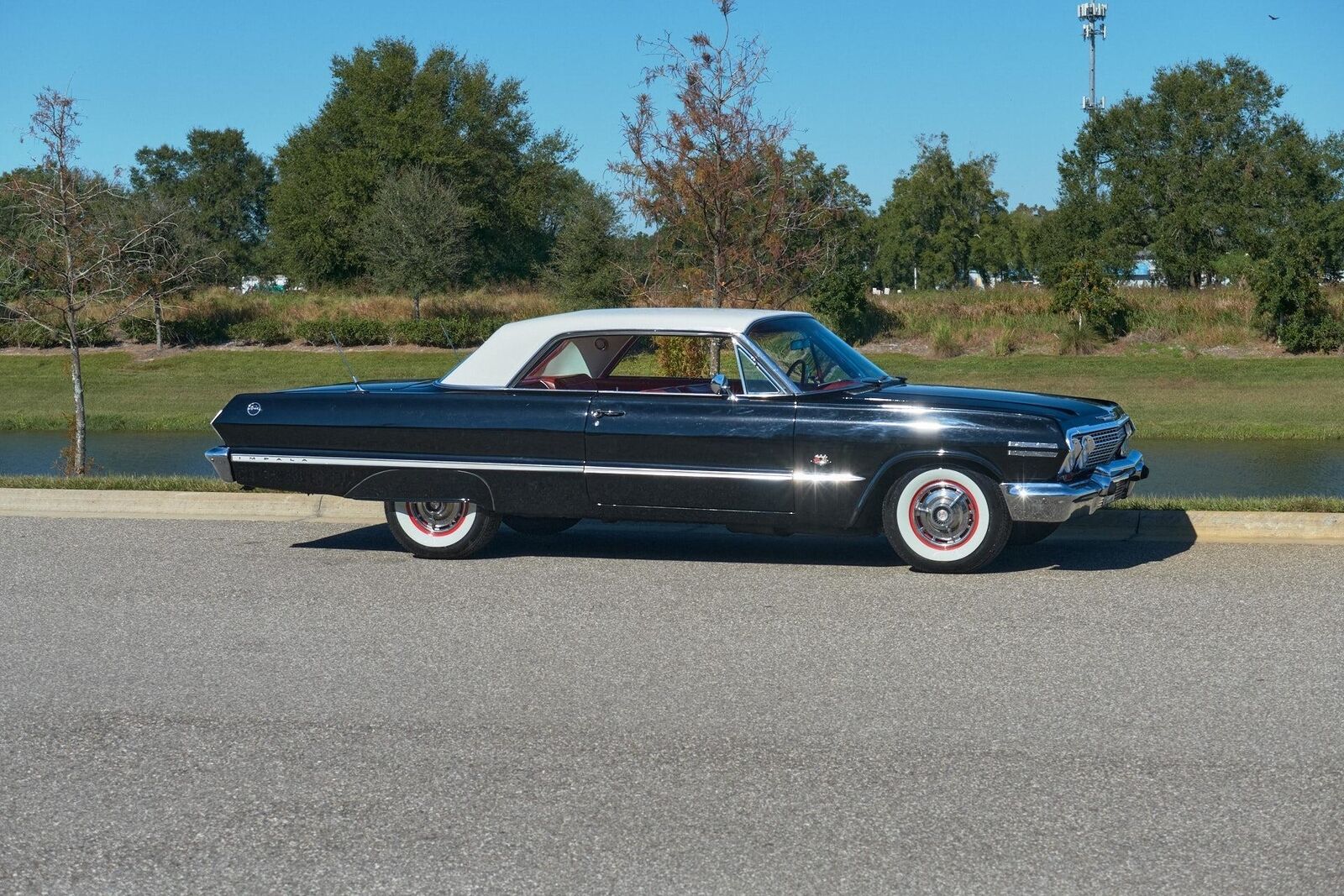 Chevrolet-Impala-1963-2-Door-33