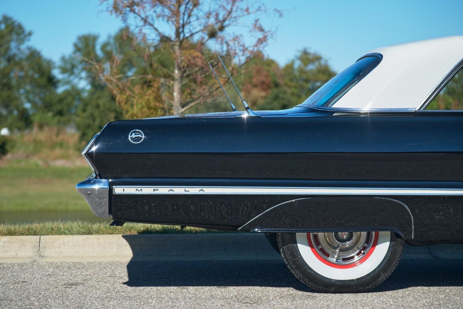 Chevrolet-Impala-1963-2-Door-38