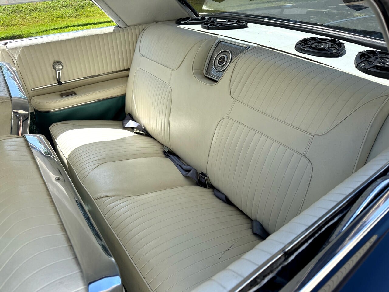 Chevrolet-Impala-1964-American-Muscle-Car-32