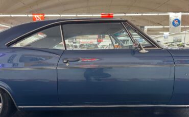 Chevrolet-Impala-1966-26