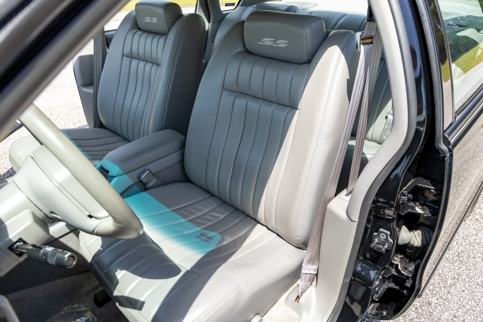 Chevrolet-Impala-1994-Sedan-11