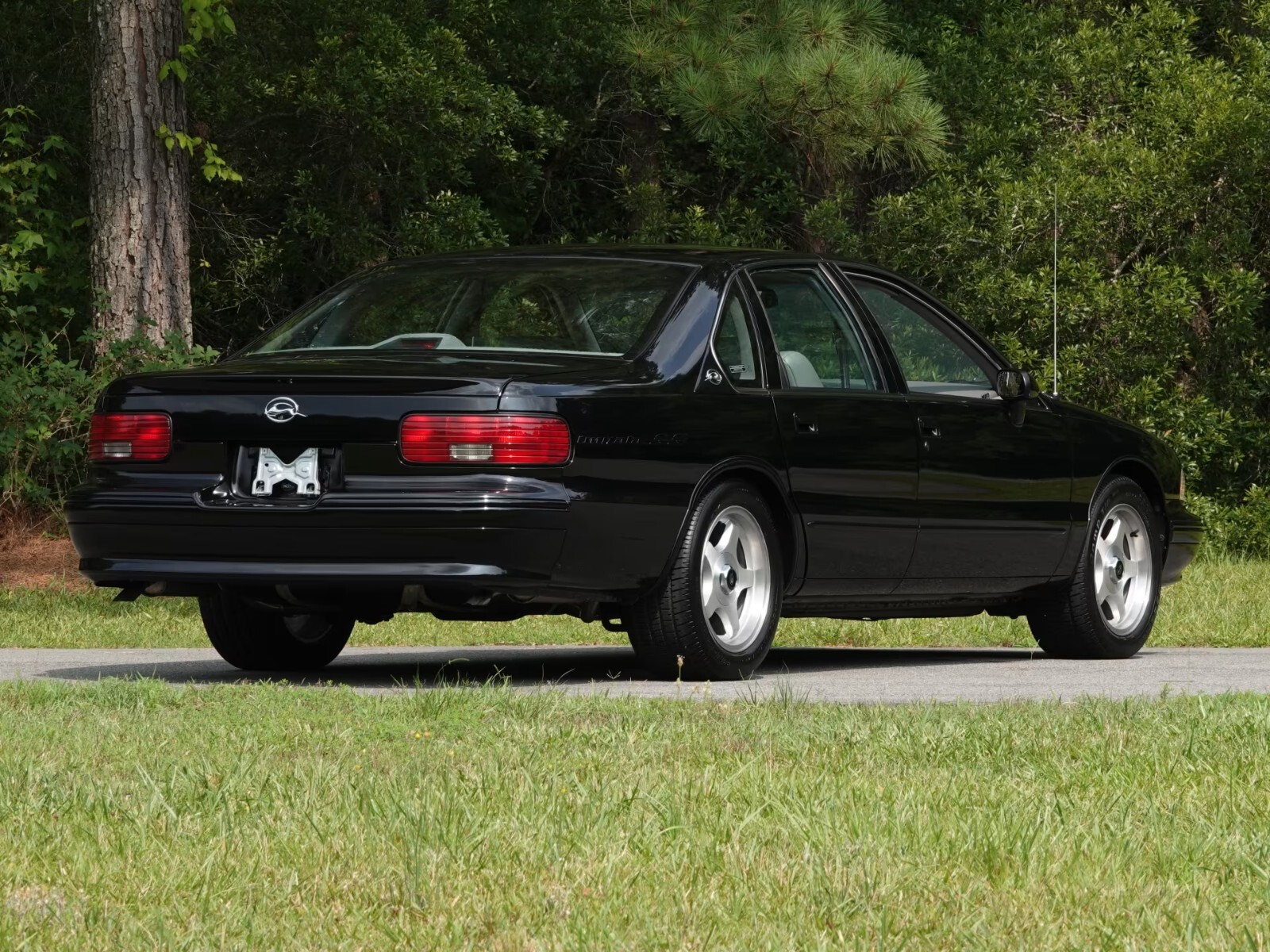 Chevrolet-Impala-1994-Sedan-9