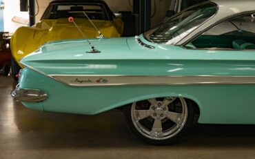 Chevrolet-Impala-2-Door-Hardtop-Custom-1961-2-Door-Hardtop-1