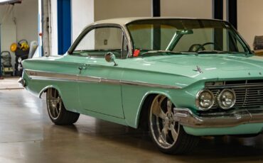 Chevrolet-Impala-2-Door-Hardtop-Custom-1961-2-Door-Hardtop-10