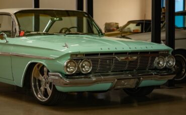 Chevrolet-Impala-2-Door-Hardtop-Custom-1961-2-Door-Hardtop-11