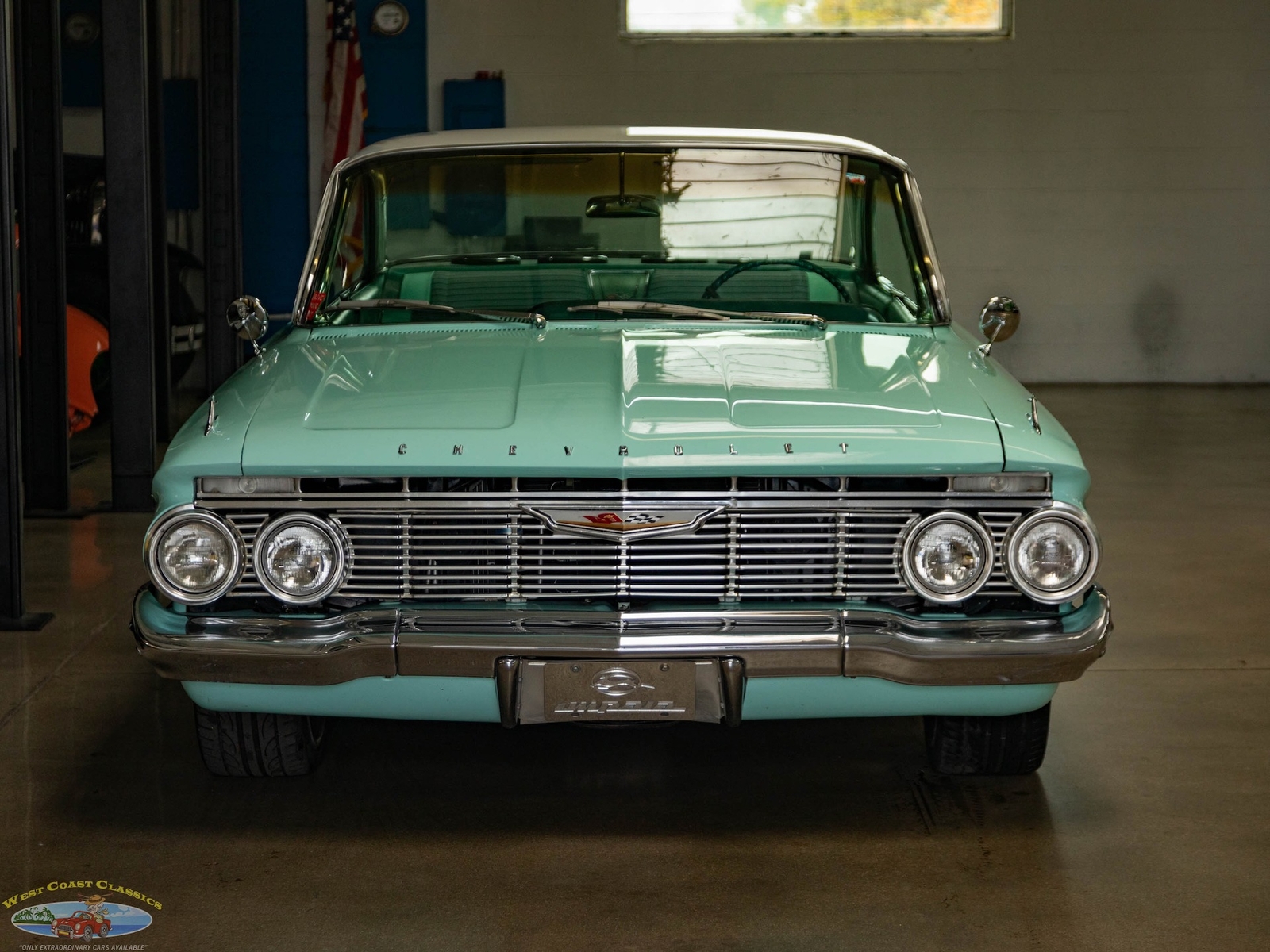 Chevrolet-Impala-2-Door-Hardtop-Custom-1961-2-Door-Hardtop-12