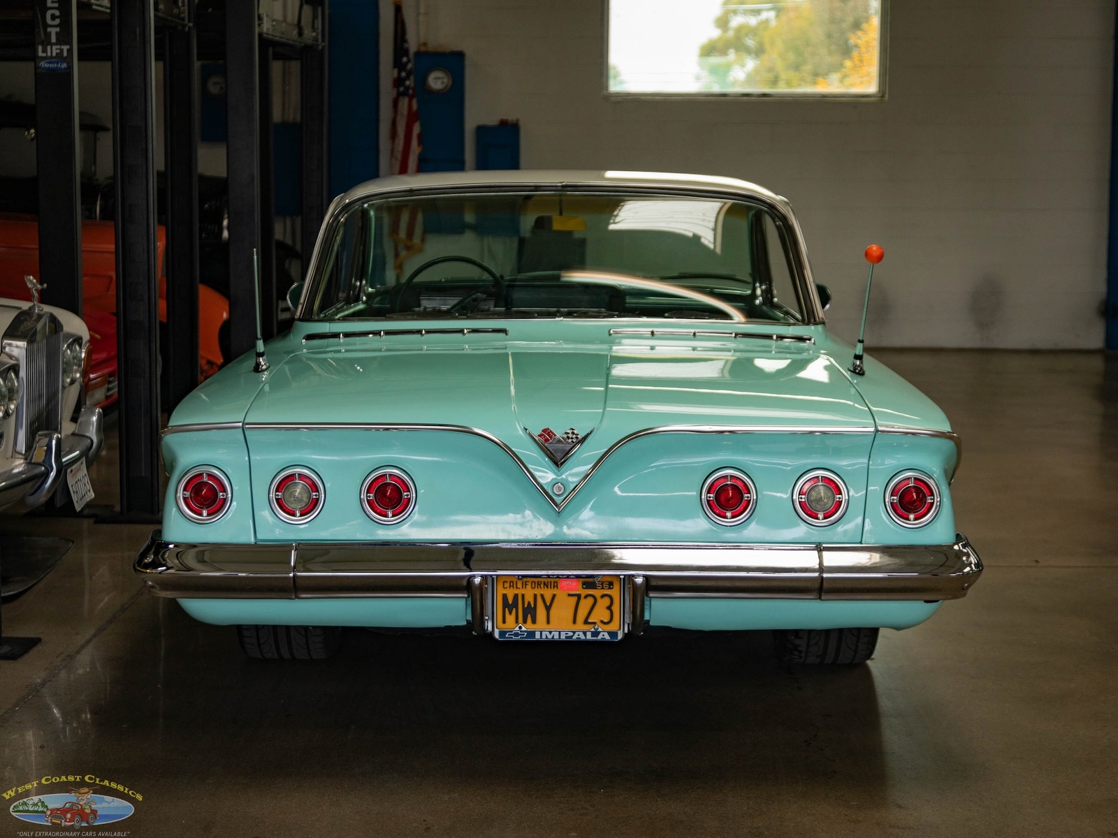 Chevrolet-Impala-2-Door-Hardtop-Custom-1961-2-Door-Hardtop-15