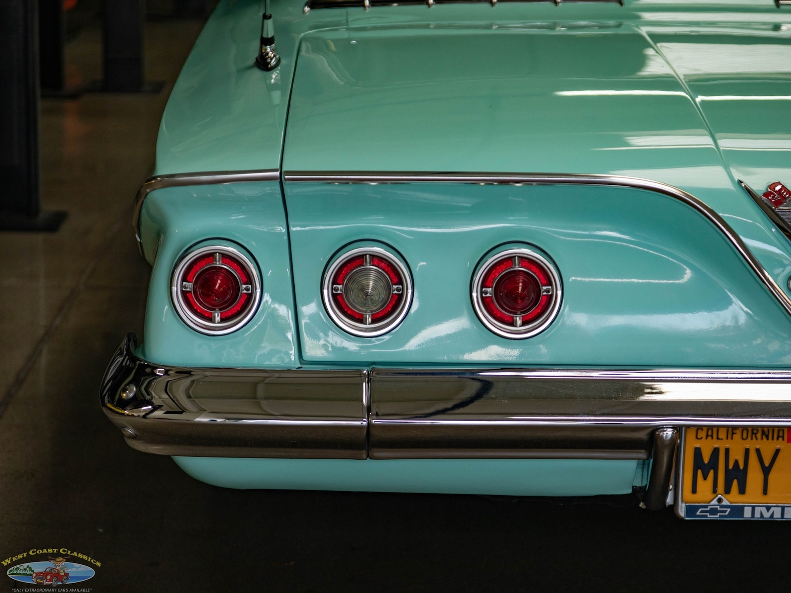 Chevrolet-Impala-2-Door-Hardtop-Custom-1961-2-Door-Hardtop-16