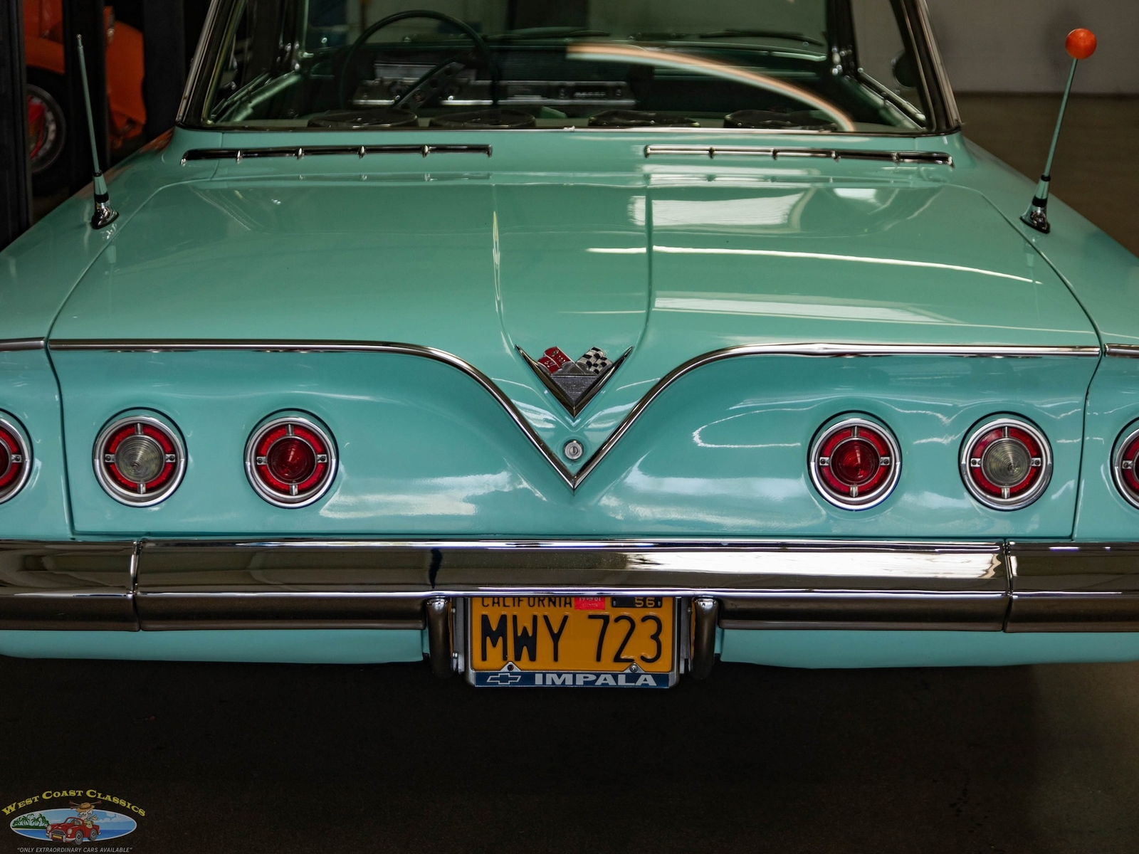 Chevrolet-Impala-2-Door-Hardtop-Custom-1961-2-Door-Hardtop-17