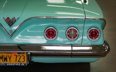 Chevrolet-Impala-2-Door-Hardtop-Custom-1961-2-Door-Hardtop-18