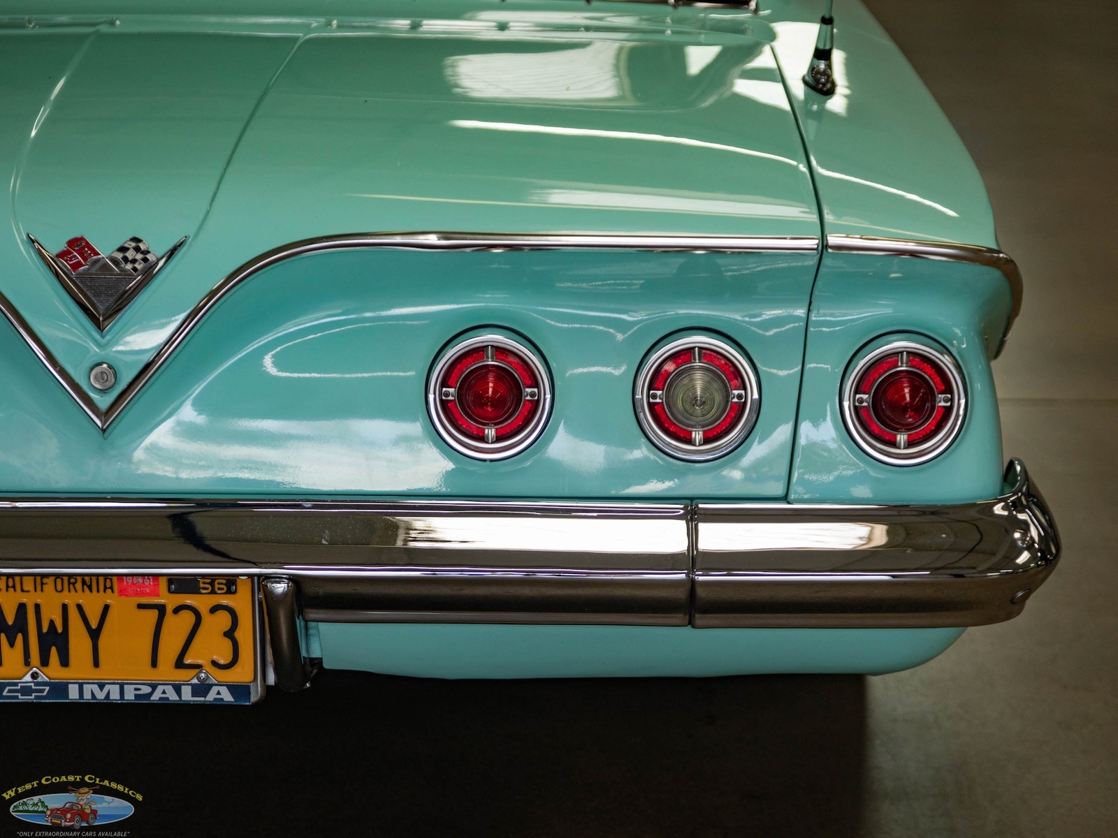 Chevrolet-Impala-2-Door-Hardtop-Custom-1961-2-Door-Hardtop-18