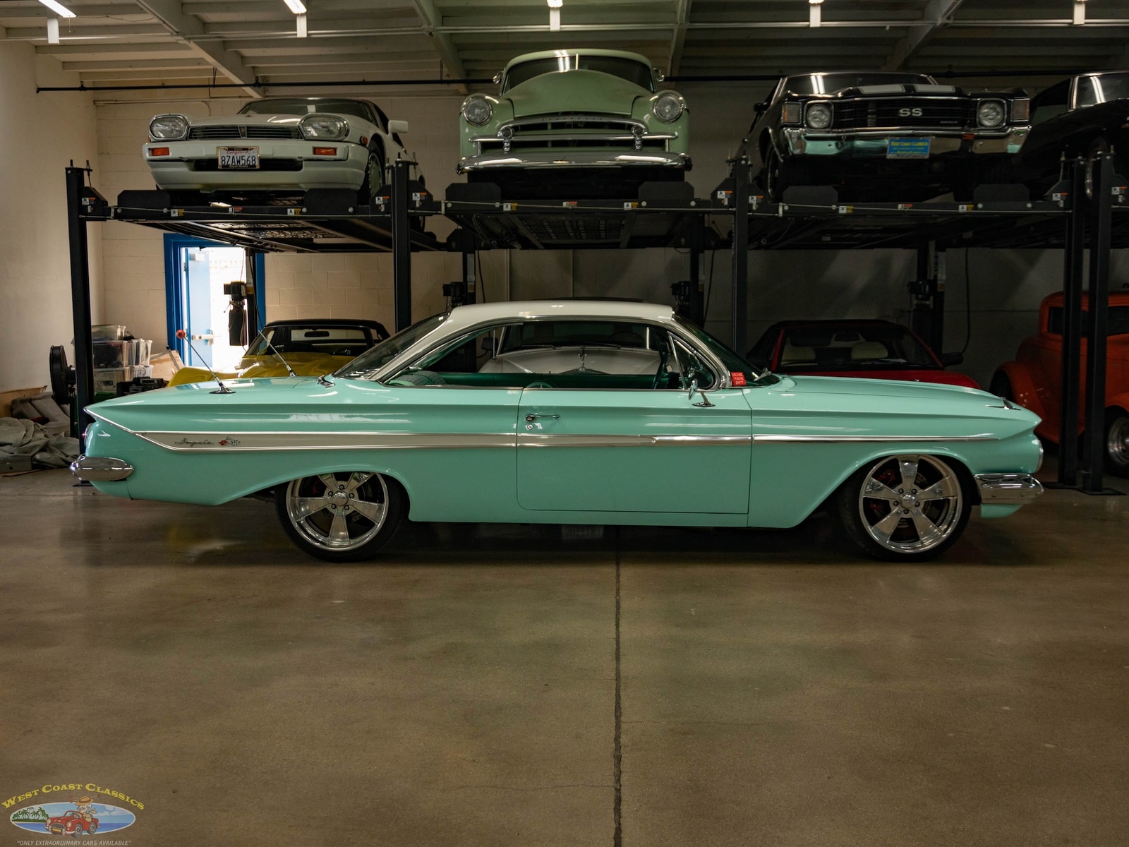Chevrolet-Impala-2-Door-Hardtop-Custom-1961-2-Door-Hardtop-2