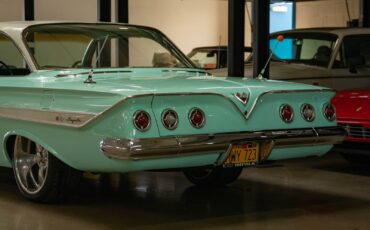 Chevrolet-Impala-2-Door-Hardtop-Custom-1961-2-Door-Hardtop-20
