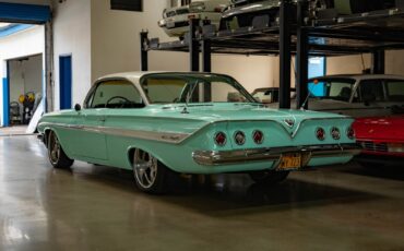 Chevrolet-Impala-2-Door-Hardtop-Custom-1961-2-Door-Hardtop-22