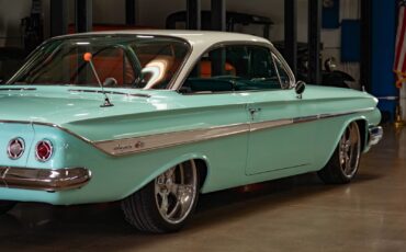 Chevrolet-Impala-2-Door-Hardtop-Custom-1961-2-Door-Hardtop-24