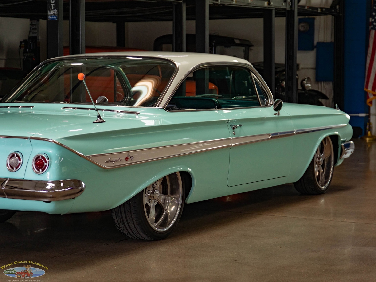 Chevrolet-Impala-2-Door-Hardtop-Custom-1961-2-Door-Hardtop-24
