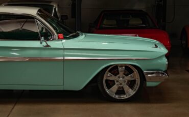 Chevrolet-Impala-2-Door-Hardtop-Custom-1961-2-Door-Hardtop-3