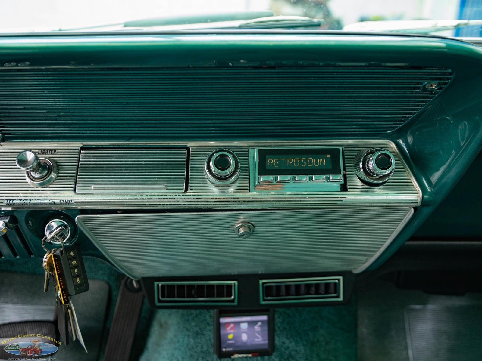 Chevrolet-Impala-2-Door-Hardtop-Custom-1961-2-Door-Hardtop-34