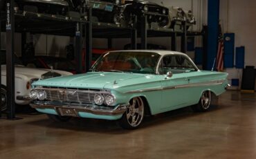 Chevrolet-Impala-2-Door-Hardtop-Custom-1961-2-Door-Hardtop