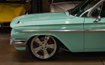 Chevrolet-Impala-2-Door-Hardtop-Custom-1961-2-Door-Hardtop-4