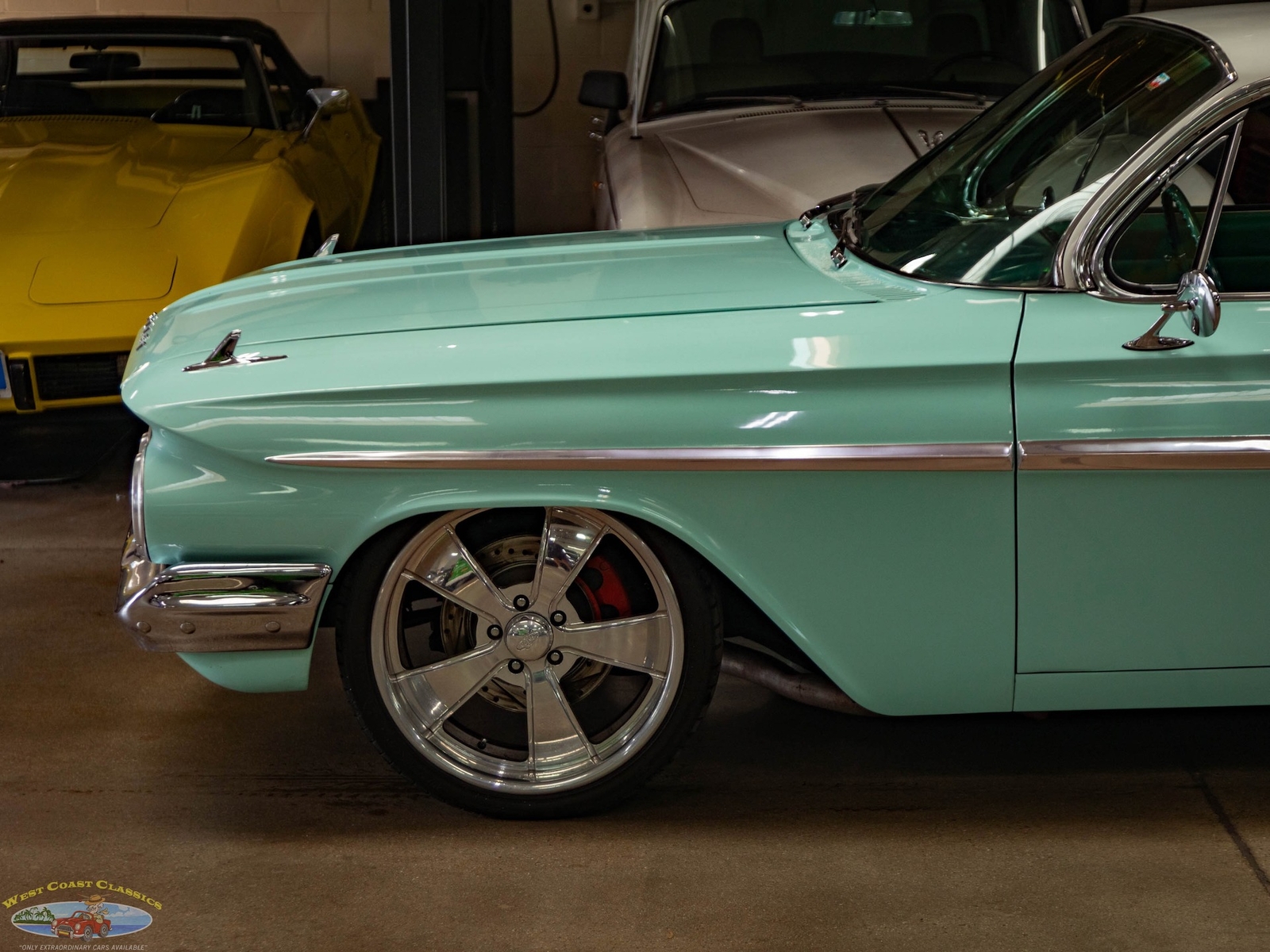 Chevrolet-Impala-2-Door-Hardtop-Custom-1961-2-Door-Hardtop-4