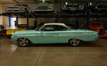Chevrolet-Impala-2-Door-Hardtop-Custom-1961-2-Door-Hardtop-5