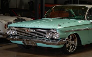 Chevrolet-Impala-2-Door-Hardtop-Custom-1961-2-Door-Hardtop-7