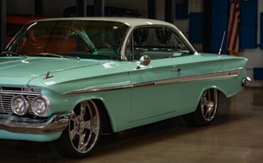 Chevrolet-Impala-2-Door-Hardtop-Custom-1961-2-Door-Hardtop-8
