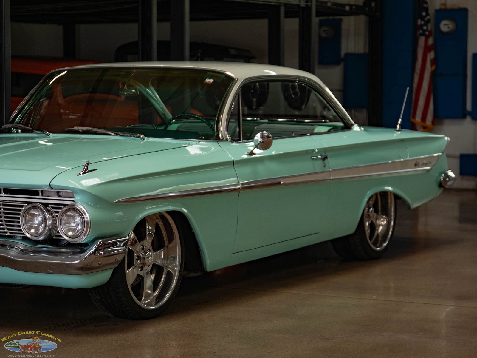 Chevrolet-Impala-2-Door-Hardtop-Custom-1961-2-Door-Hardtop-8
