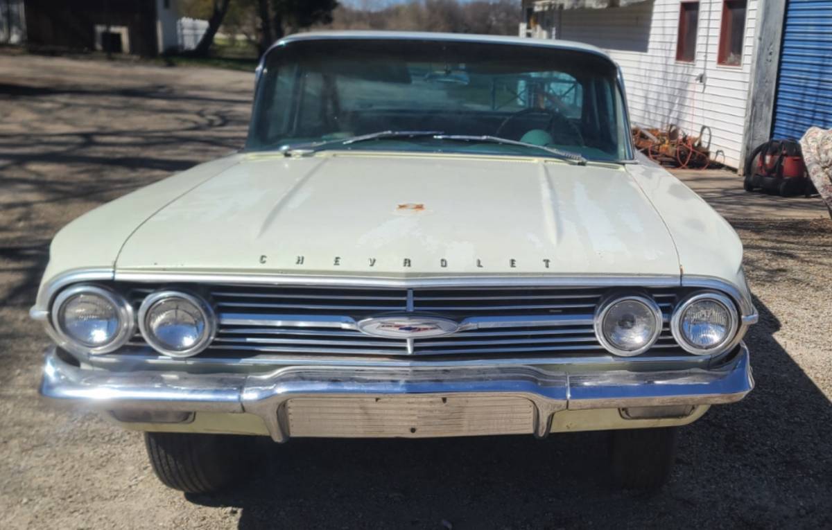 Chevrolet Impala 4 door  1960 white