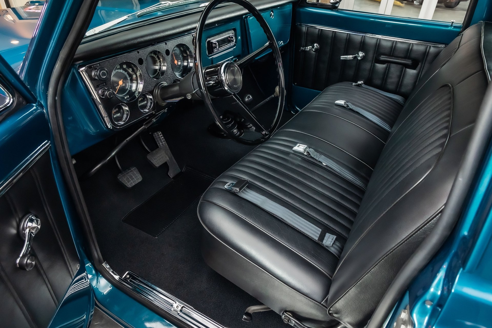 Chevrolet-K-10-1967-Pickup-Truck-2