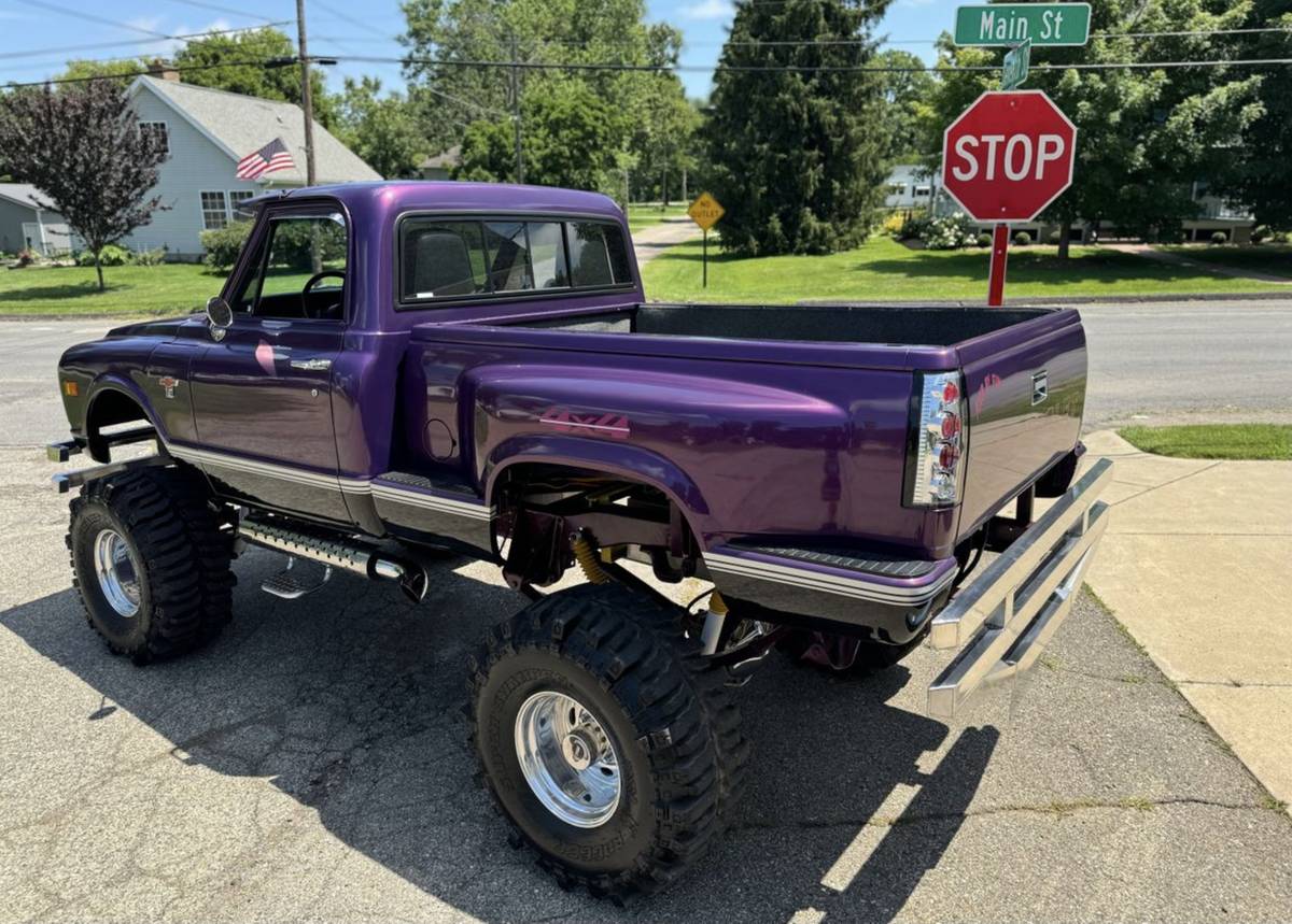 Chevrolet-K-10-1968-purple-2